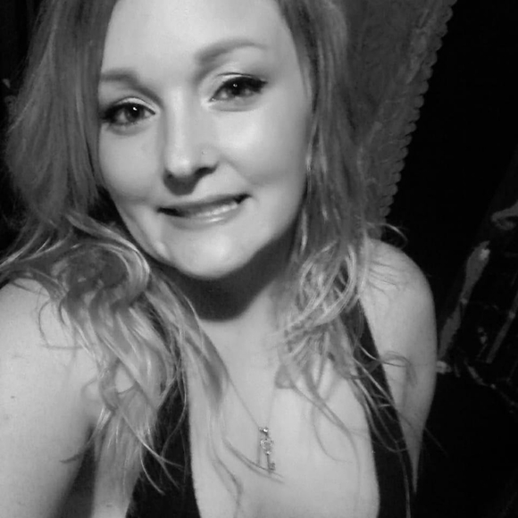 Meet your Posher, Kendra - Picture 3 of 7